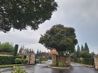 6804 E Carmalee Ln, Fresno, CA 93727