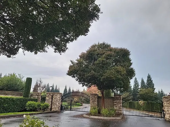 6804 E Carmalee Ln, Fresno, CA 93727