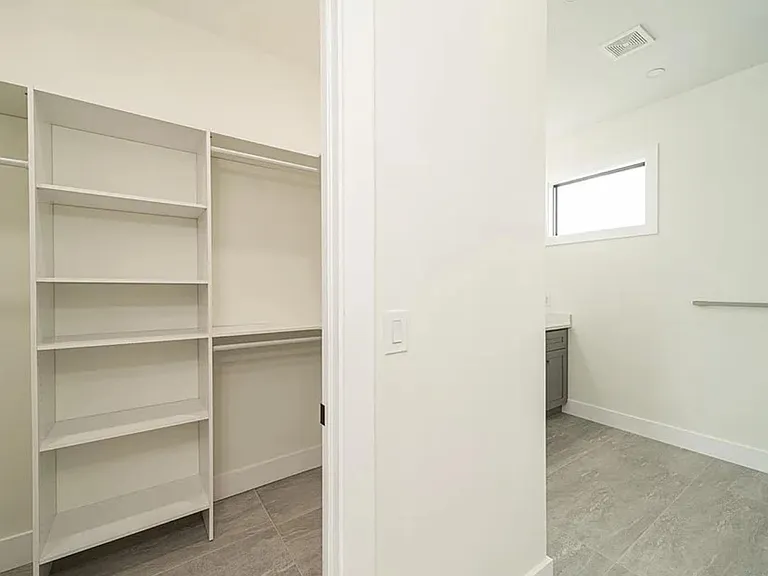 1005 NE 13th Pl — Photo 19