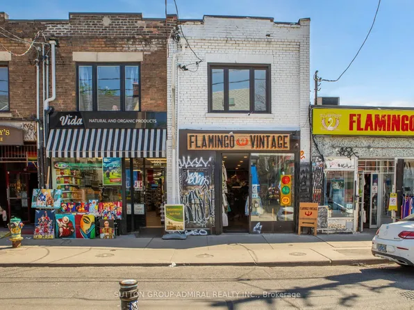 193 1/2 Baldwin St, Toronto, ON M5T 1M1