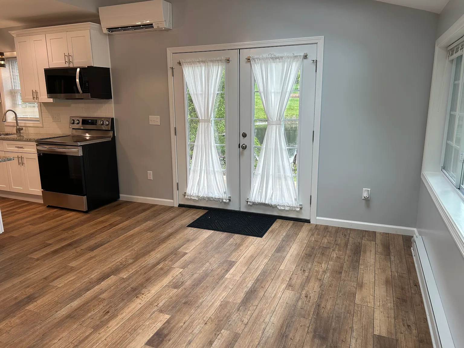 2 bed, 1100 sqft, $2,900 — Photo 4