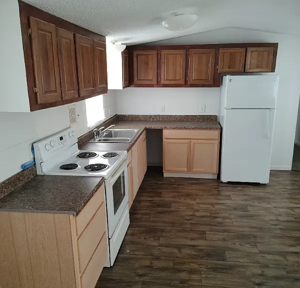 128 SE Guinevere Ct — Photo 4