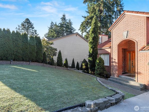 6909 119th Place SE, Newcastle, WA 98056