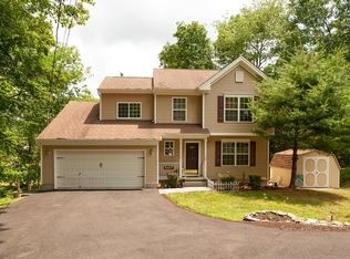 2139 Lancaster Dr, Bushkill, PA 18324