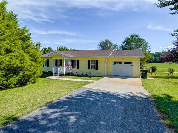 224 Tom Hunter Rd, Mount Airy, NC 27041