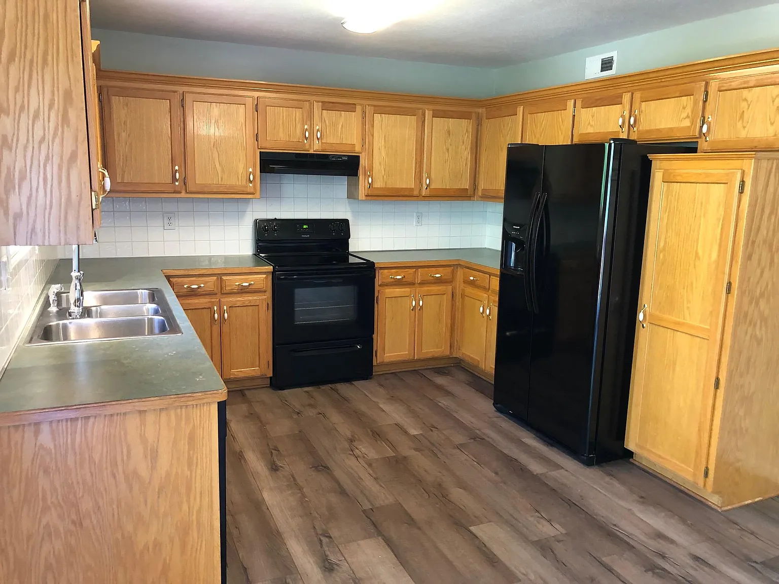 4 bed, 1742 sqft, $2,250 — Photo 3