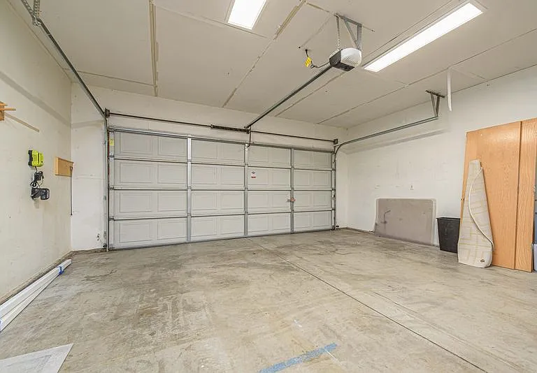 NE Mable Ct — Photo 25