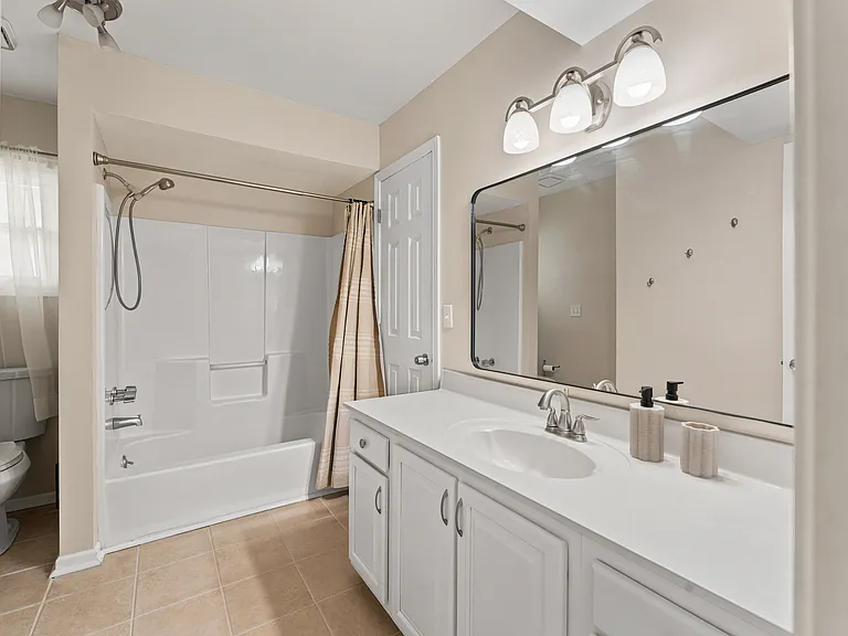 100 Harbor Dr — Photo 14