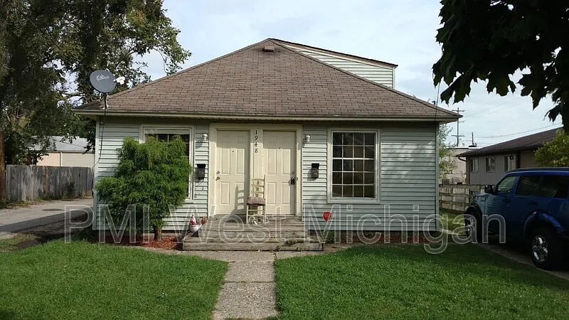 2 bed, 1.0 bath, 615 sqft, $1,075 — Photo 1