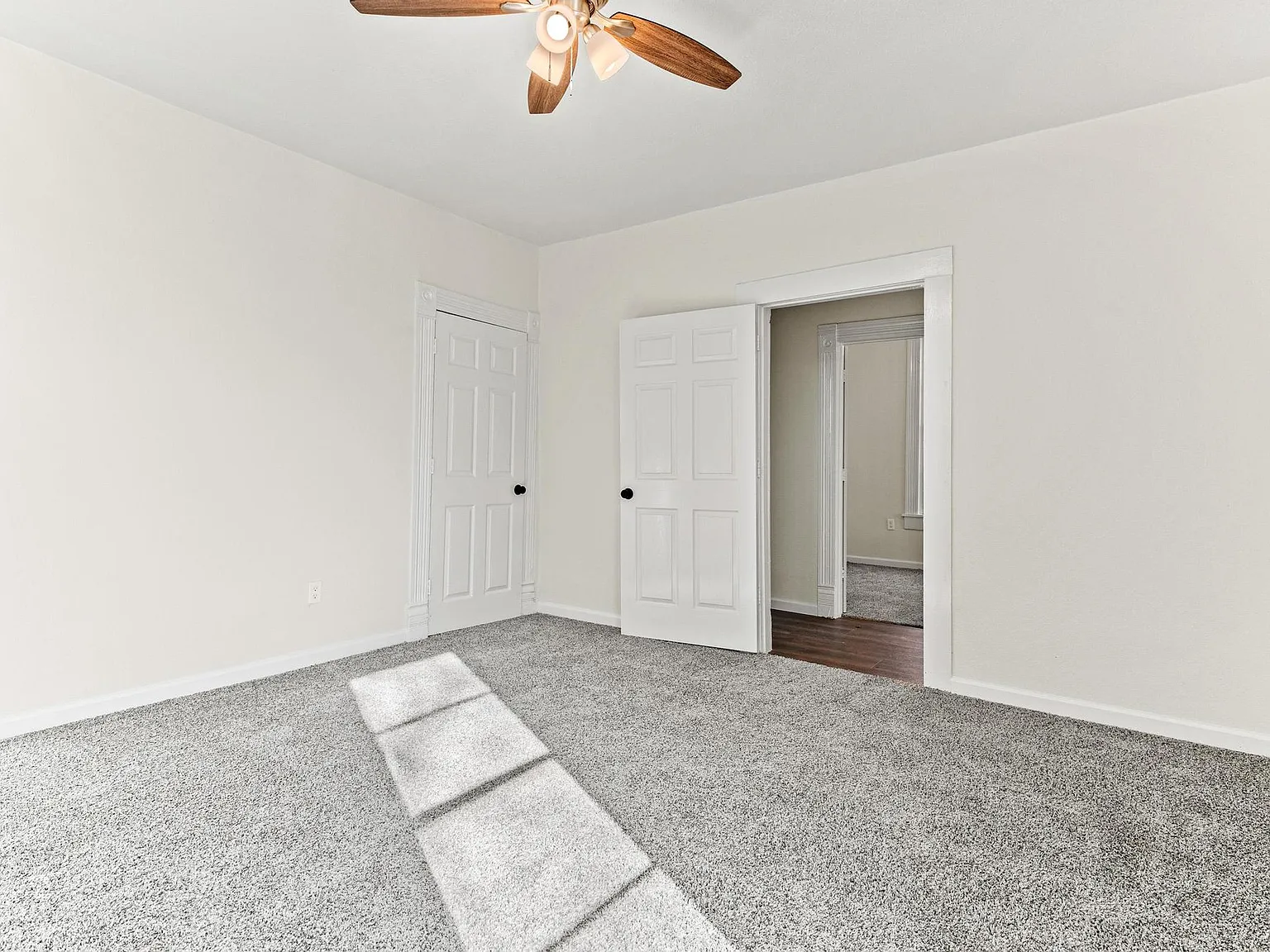 2 bed, 834 sqft, $1,300 — Photo 4
