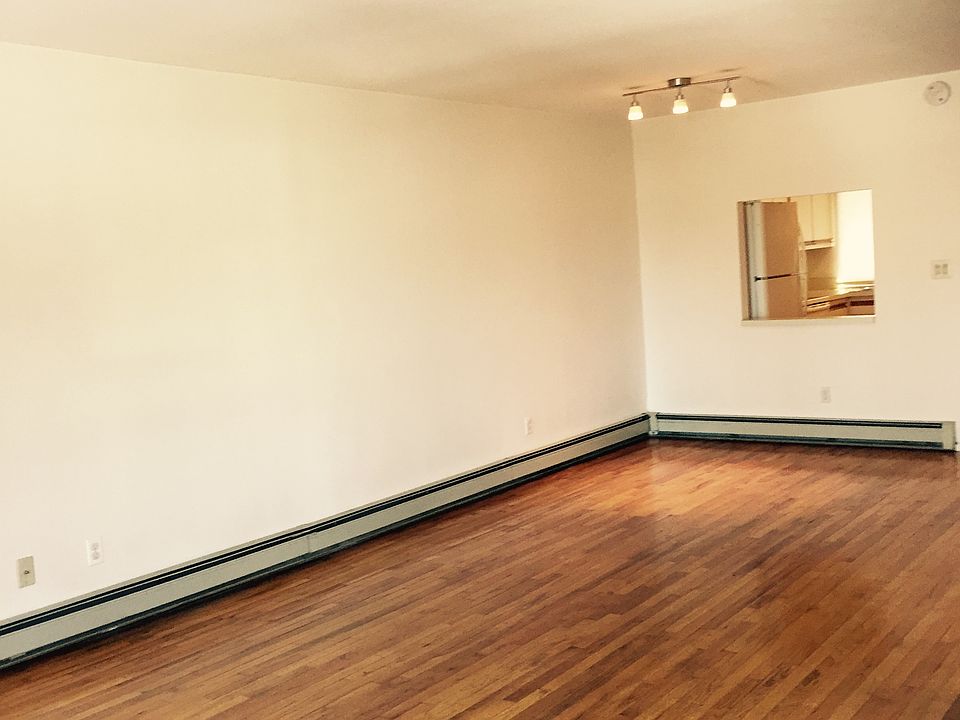 2nd image of 53 Bayview Ave