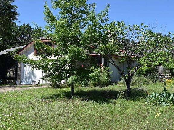 3rd image of 706 Meadowcreek Dr