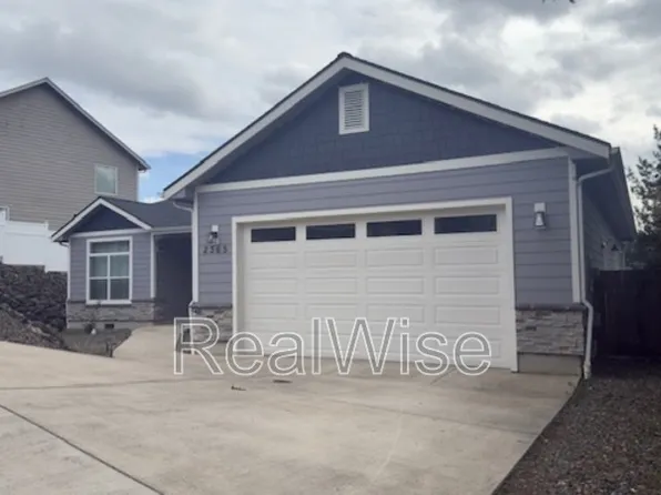 2365 NW Glenmar Dr, Roseburg, OR 97471