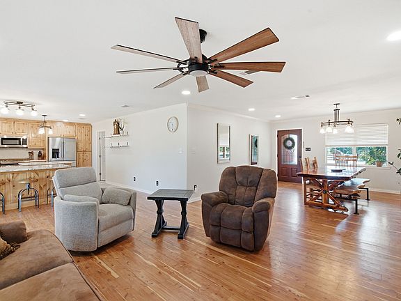 3rd image of 311 Dennis Rd