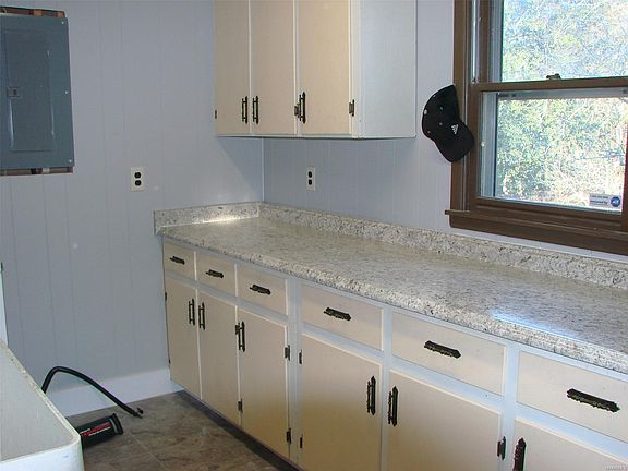 3rd image of 205 Fairwood Cir