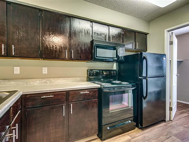 Springhill Apartments — Photo 36
