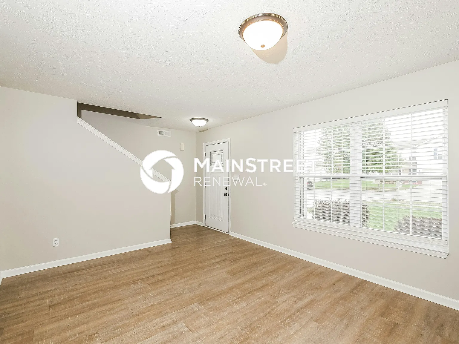 876 Tulip Ln — Photo 4