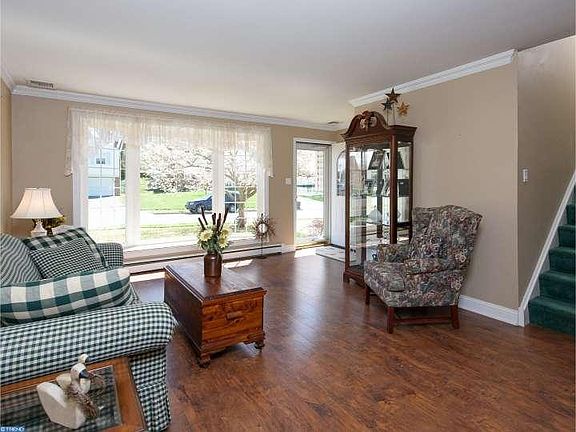 3rd image of 320 Melvin Dr
