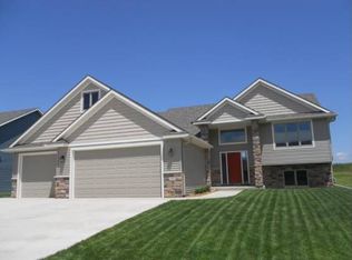 2005 Fieldstone Rd SW, Rochester, MN 55902