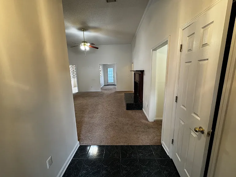 801 Hopeton Ct — Photo 2