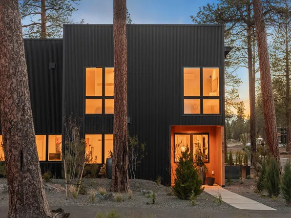 515 N Pine St #104, Sisters, OR 97759