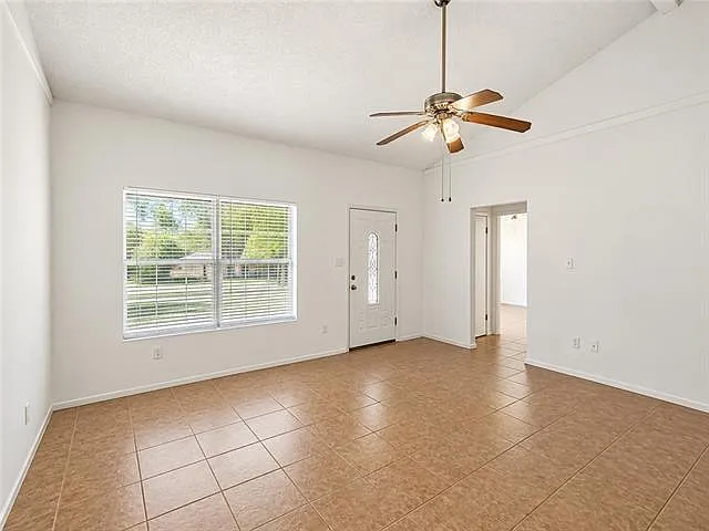 2 bed, 1.0 bath, 1025 sqft, $1,349 — Photo 4