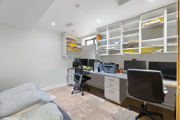 Sold by Douglas Elliman | media 22