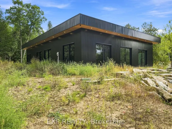 1840 Eady Rd, Horton, ON K7V 3Z8