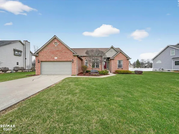 5459 Aspen Cir, Grand Blanc, MI 48439