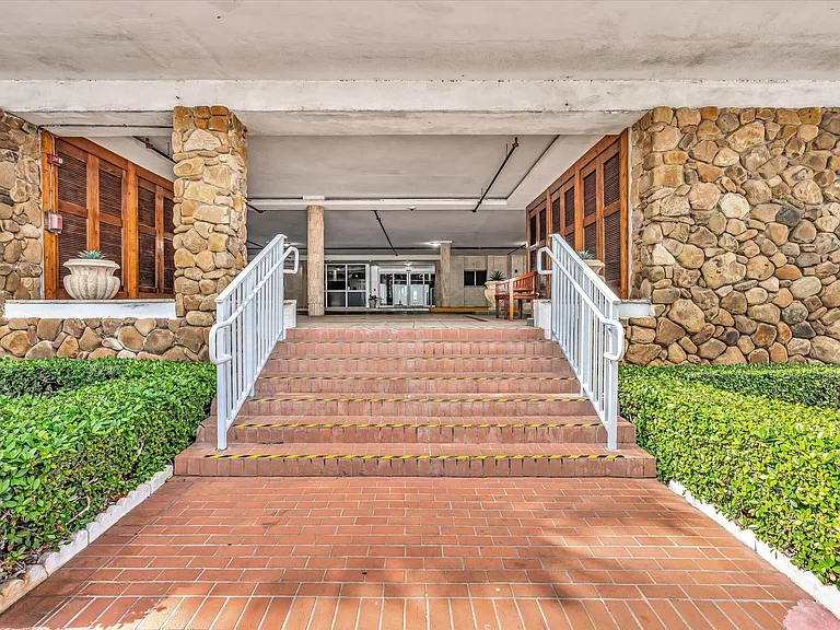 2655 Collins Ave #1710 — Photo 43