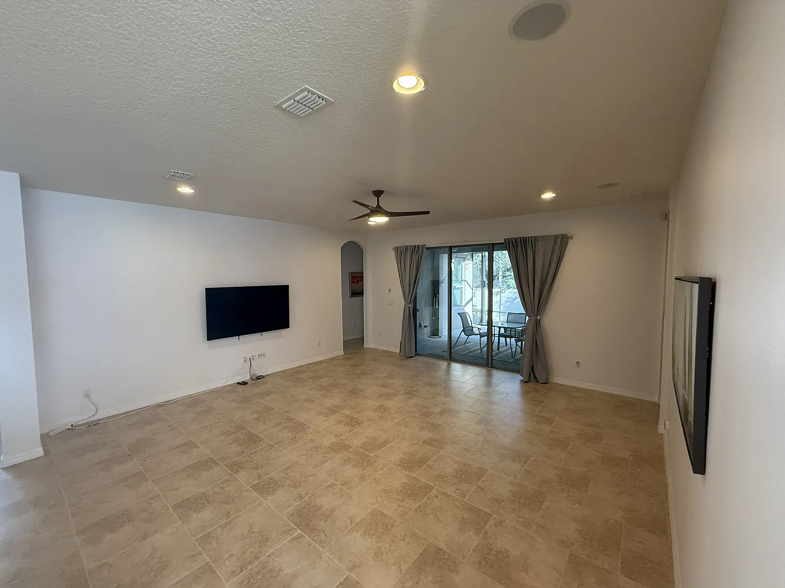 4 bed, 2.5 bath, 2286 sqft, $3,095 — Photo 4