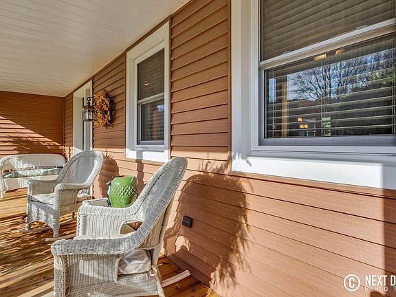4th image of 2253 Sunset Bluff Dr