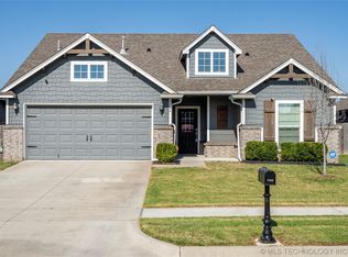 7306 S Laurel Pl, Broken Arrow, OK 74011