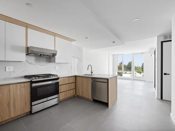 116-09 Grosvenor Lane image 1 of 8