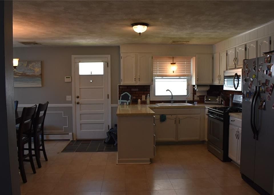 2nd image of 172 Webster Ave