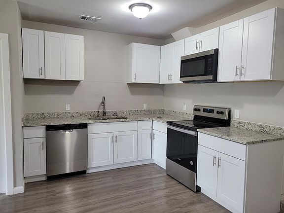3rd image of 5841 Blackmore Ave
