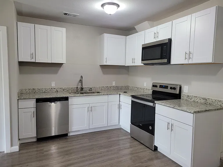 5841 Blackmore Ave — Photo 3