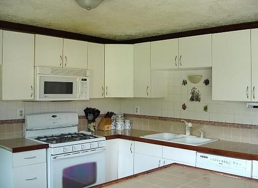 Kitchen (right)