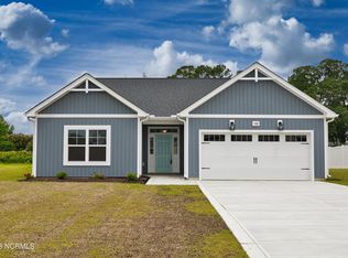 102 Sea Breeze Ct, Sneads Ferry, NC 28460