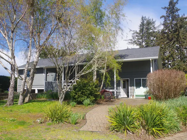 4930 Bourbon Pl W, Tillamook, OR 97141