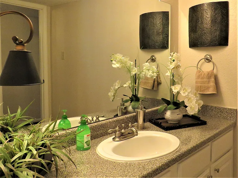 1202 Seagler Rd — Photo 9