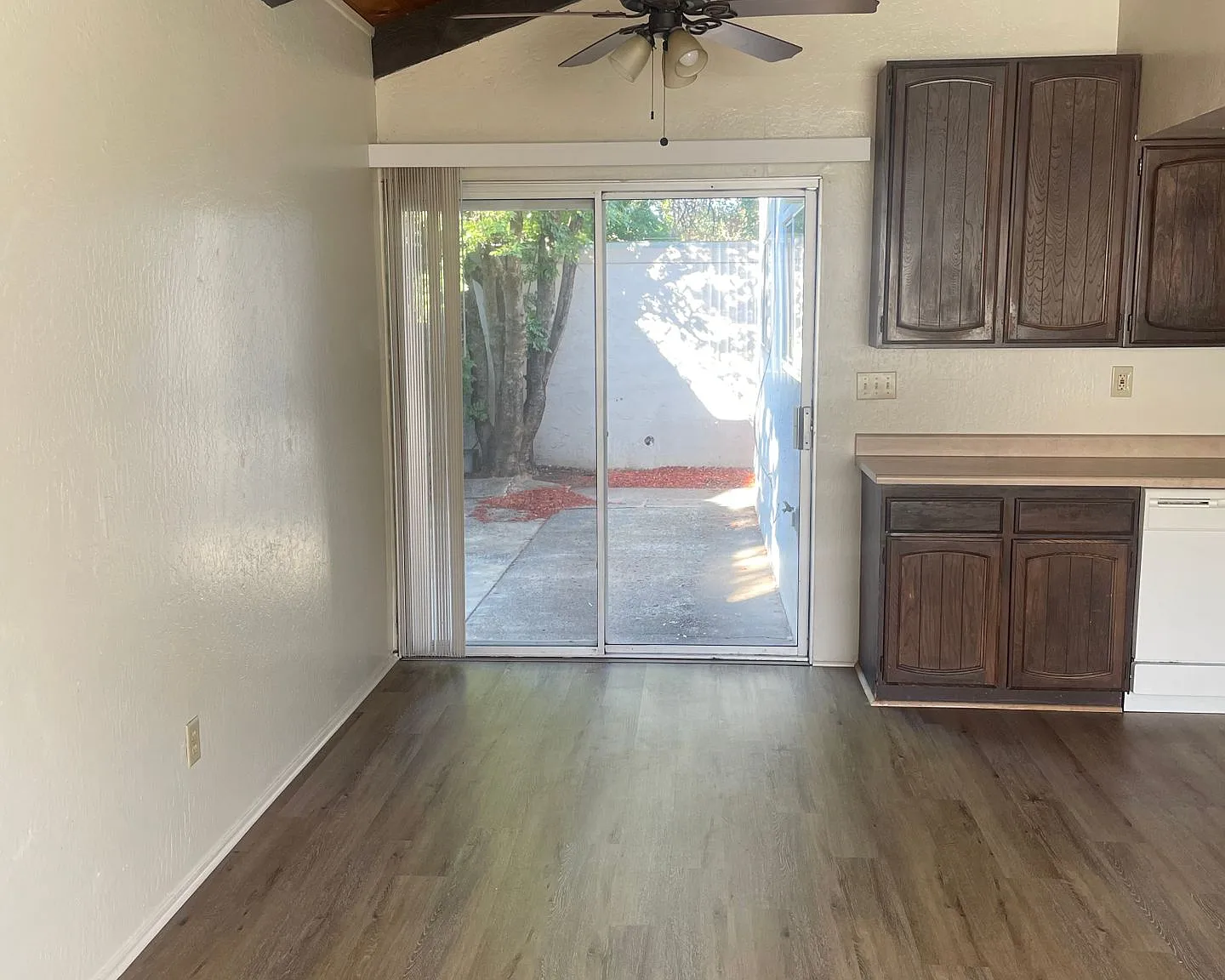 2040 Victor Avenue — Photo 4