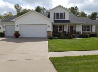 1002 Wild West Dr, Le Claire, IA 52753