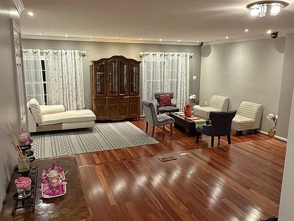 3rd image of 7702 Jewelweed Ct