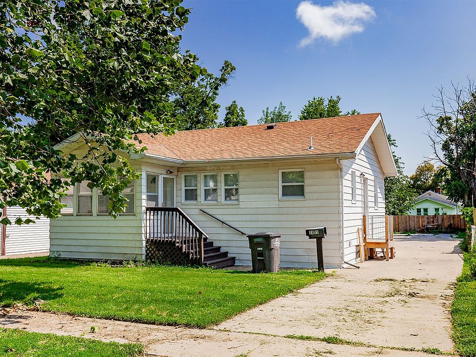 1st image of 2805 Des Moines St