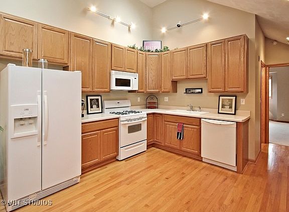 5th image of 3181 Woodland Dr #81