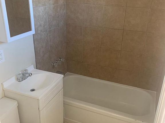 3rd image of 512 Ash St SE APT 2C