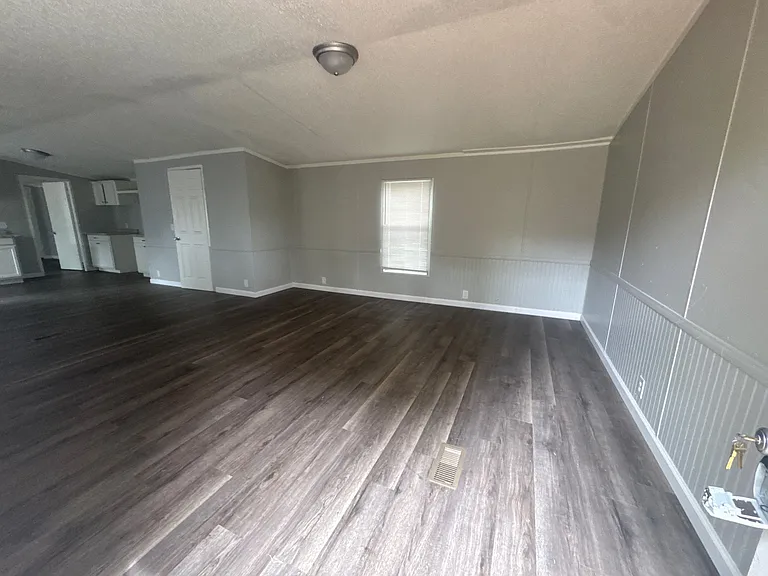 18075 Clayton Cir — Photo 3