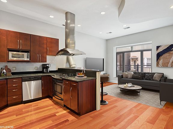 5th image of 1454 W Blackhawk St APT 1