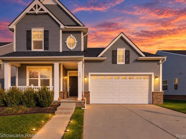 562 Goodrich St, Wixom, MI 48393